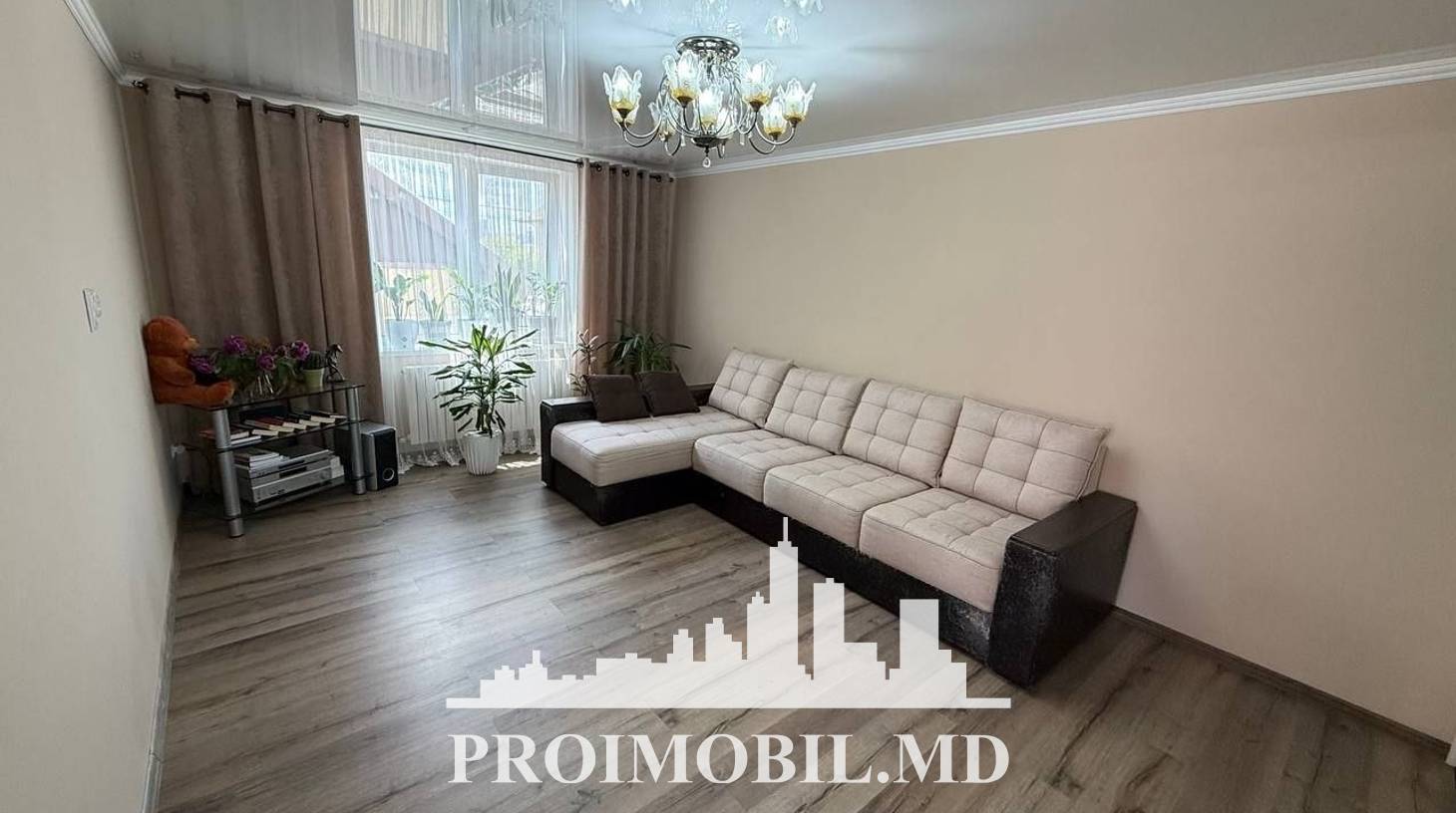 https://images.proimobil.md/IkQuCo5RJDJxRXeWZp240L0_AxD2v9-17mPDn4DO_LU/watermark:0.75:so:0:30:0.39/resize:fill:1460:816:1/gravity:ce/bG9jYWw6Ly8vZXN0YXRlL2xyLzM5MTY2ZjBmLTNkOTctNGM1Zi1iYWM4LTg2NTQ2NmQ4ZTI4MS5qcGVn