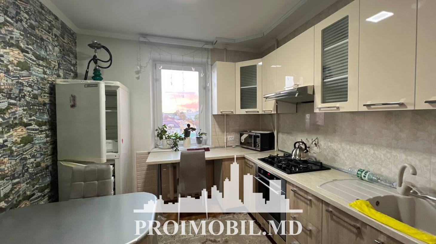 https://images.proimobil.md/Ipq4ZfOnBb9xfi3Ei04giEHgwe2mRAtkcA9doa2H2jU/watermark:0.75:so:0:30:0.39/resize:fill:1460:816:1/gravity:ce/bG9jYWw6Ly8vZXN0YXRlL2xyLzljZTlhZWEwLTc5MDctNGM5Yi04MGU1LTdmYWZkZDYzNzgxNy5qcGVn