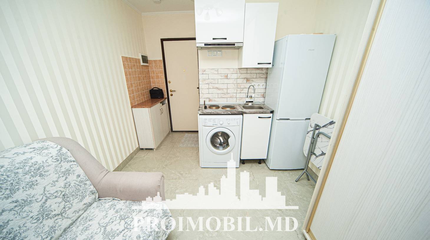 https://images.proimobil.md/IpyLSZvS_tKVnHXvnuiDovJvAqpwY5nM72jXvN6SdZ0/watermark:0.75:so:0:30:0.39/resize:fill:1460:816:1/gravity:ce/bG9jYWw6Ly8vZXN0YXRlL2xyL2Y5YTQ3MmFiLWM0Y2QtNGViZi1iMmI5LWMzZmI0ZTYyOTYyYS5qcGVn
