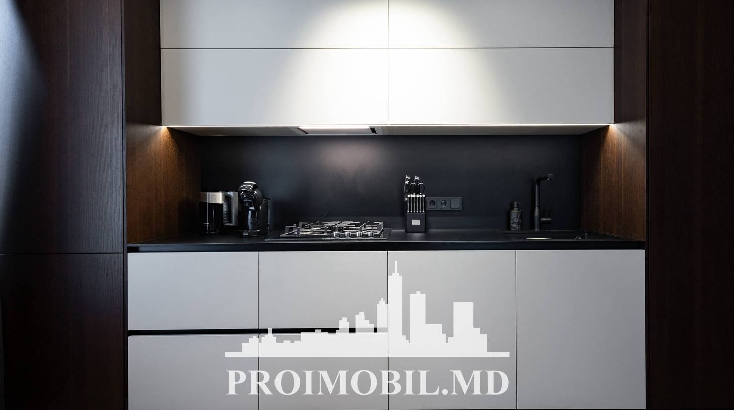 https://images.proimobil.md/IqukxT7ZoZcZOv6A_vfGIVeGP9W6BjWt9bjDqsw9v5k/watermark:0.75:so:0:30:0.39/resize:fill:1460:816:1/gravity:ce/bG9jYWw6Ly8vZXN0YXRlL2xyLzVhYWQzZjNmLTk5NWQtNDk3NC1hMzhkLTQ0M2FlZDM0MjEwYy5qcGVn