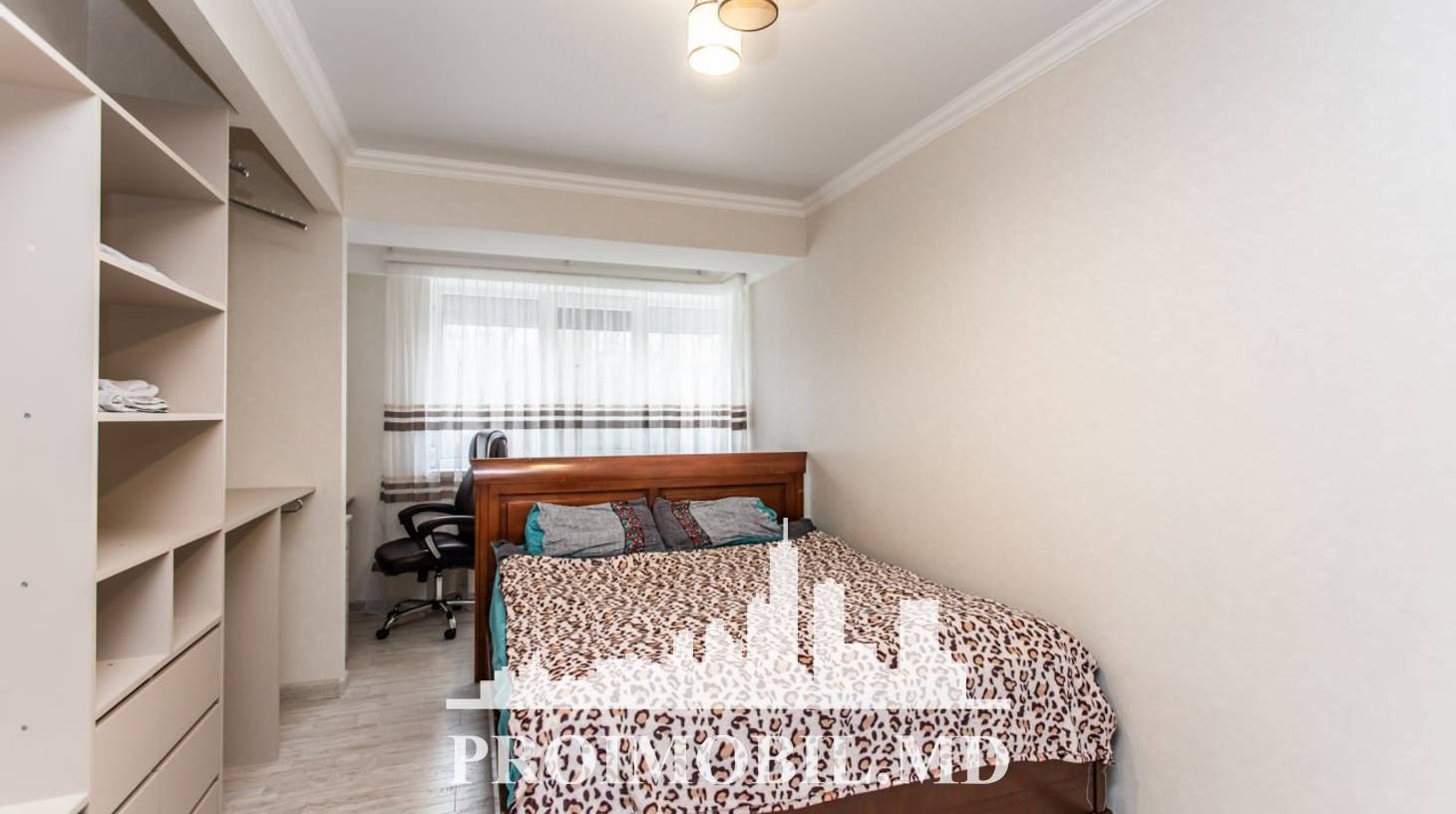 https://images.proimobil.md/Iu1VrCqEtkxgXW-FOCjNOj9v5sJGCEJEN3DqIkr9z2o/watermark:0.75:so:0:30:0.39/resize:fill:1460:816:1/gravity:ce/bG9jYWw6Ly8vZXN0YXRlL2xyL2ViODNhMThjLWIwMzUtNDgxNy05Zjg5LTFmMjA1ZDRjY2U1Mi5qcGVn