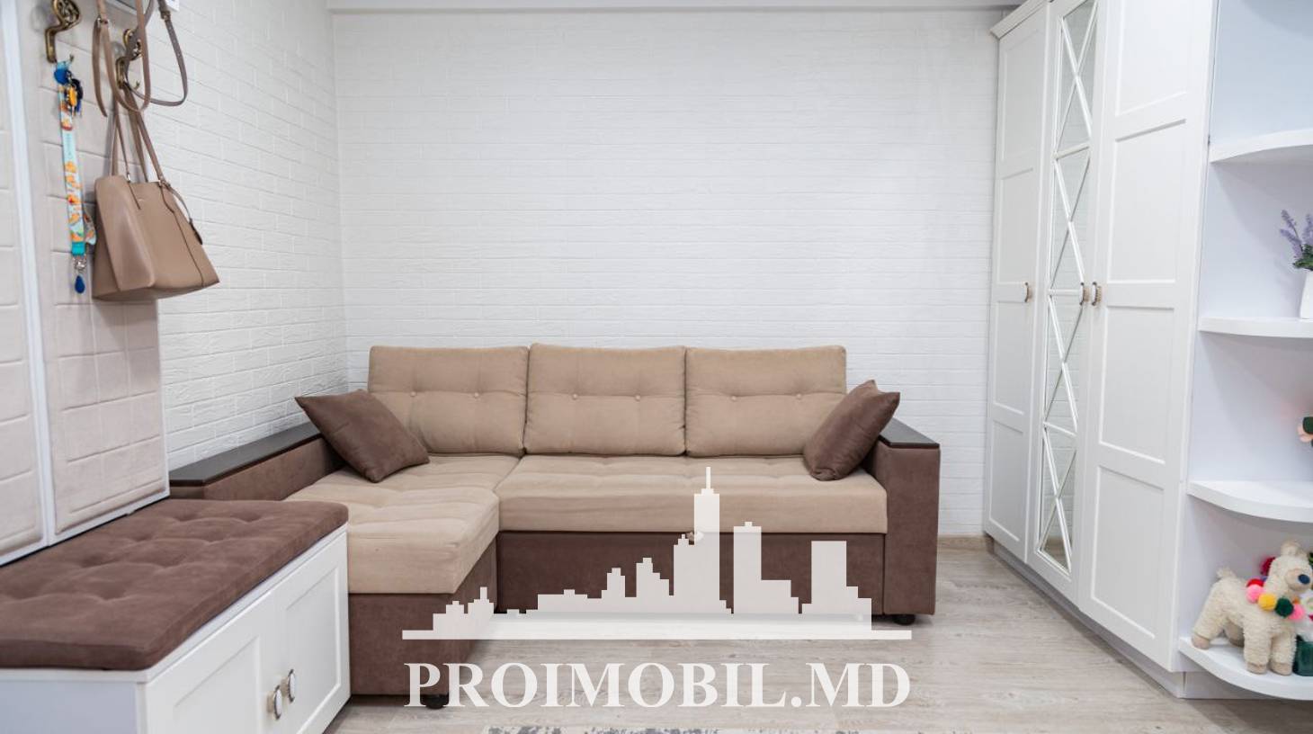https://images.proimobil.md/Iv8beOWalRMHHLdbrjg95jppmbeyfTeYvstgj4c1qeY/watermark:0.75:so:0:30:0.39/resize:fill:1460:816:1/gravity:ce/bG9jYWw6Ly8vZXN0YXRlL2xyL2ZiOTdjODgyLTFiM2YtNGRhNy1iZjA5LWE0ODJmNmE4MjVkMy5qcGVn