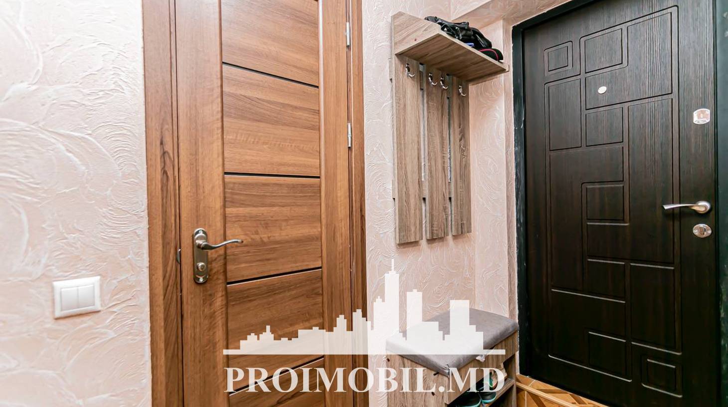 https://images.proimobil.md/IvOinNRdF73wumQxib7JSpceVFLV-OGGZf8DJpnx1vk/watermark:0.75:so:0:30:0.39/resize:fill:1460:816:1/gravity:ce/bG9jYWw6Ly8vZXN0YXRlL2xyLzkyMTllZGQ3LWZjN2QtNDM2NC04NTgyLWEzMzZhMTBmNTU0MC5qcGVn