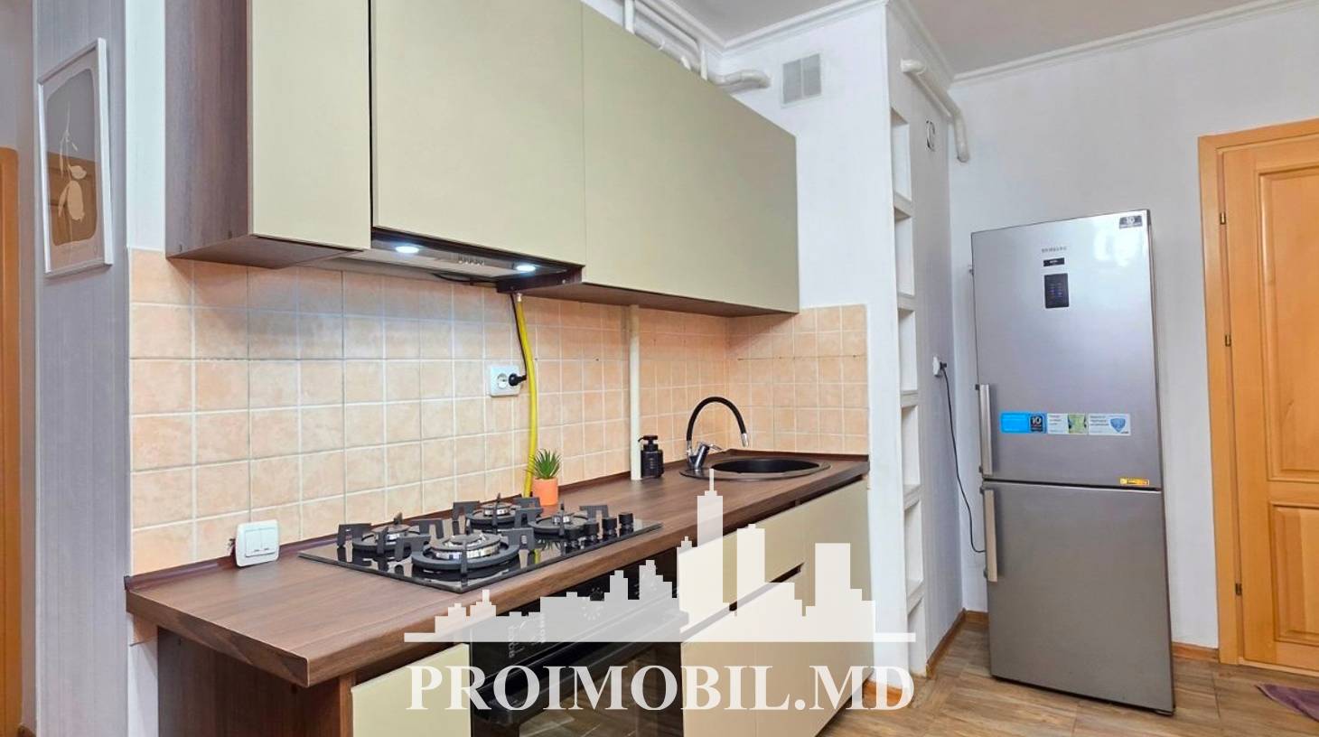 https://images.proimobil.md/Iy4msUTA2VjRmzI79xhUuICAgVpSUqDGTtH6olaXkUo/watermark:0.75:so:0:30:0.39/resize:fill:1460:816:1/gravity:ce/bG9jYWw6Ly8vZXN0YXRlL2xyL2E0YmFiNmY0LTA5MzItNDhlZS04MDkzLTkzNTA3N2I2MjNjYS5qcGVn