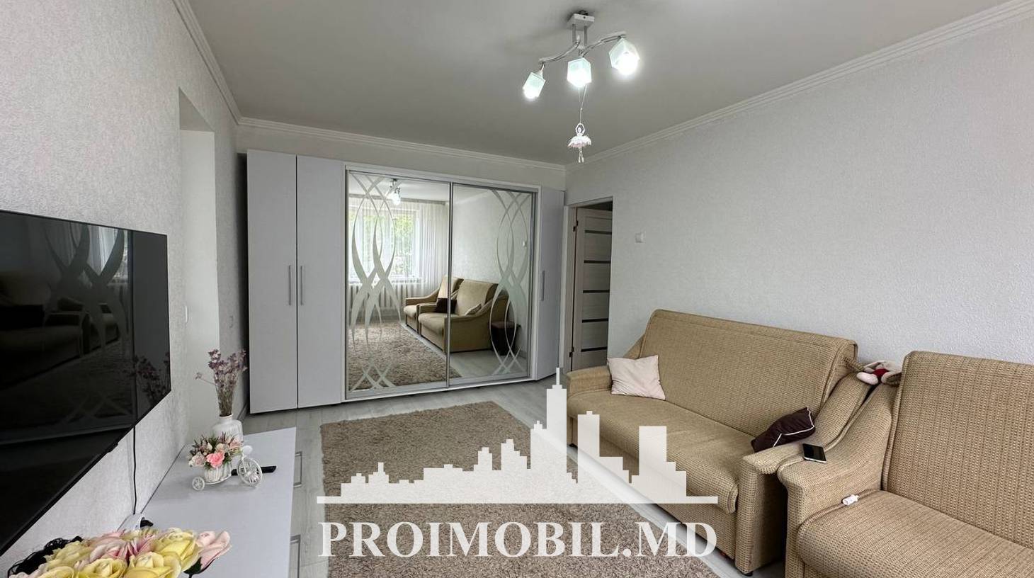 https://images.proimobil.md/IyXurR_rGZFUy_M11Pi1Pk_arPxgXT5dt6HOEouv42E/watermark:0.75:so:0:30:0.39/resize:fill:1460:816:1/gravity:ce/bG9jYWw6Ly8vZXN0YXRlL2xyLzY3NTM3ZTFhLTNiNWEtNDdjNy1hMmE3LTBhODI3YzBlZmEwMy5qcGVn
