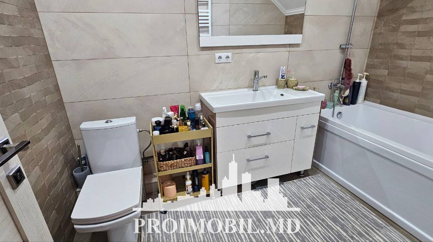 https://images.proimobil.md/J-PYaPG9GUaZRnn_5Kp0YvHF_RaXm7piKtfDc7aa_Ro/watermark:0.75:so:0:30:0.39/resize:fill:1460:816:1/gravity:ce/bG9jYWw6Ly8vZXN0YXRlL2xyL2I2ZjcyYTA2LTlmNzEtNGU5Yi1iMDE2LWIyYjhjNTBiYjVkYy5qcGVn