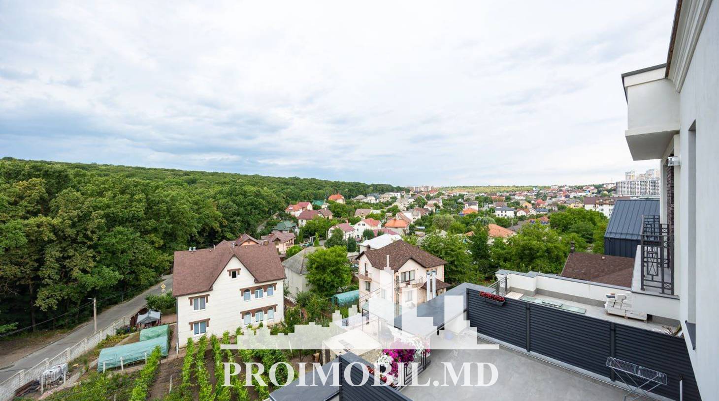 https://images.proimobil.md/J1wwSG4uBxiY0WXOLAAfhZvy1hyfELd9d3VmLjzIECM/watermark:0.75:so:0:30:0.39/resize:fill:1460:816:1/gravity:ce/bG9jYWw6Ly8vZXN0YXRlL2xyL2MzOWQ1NGM1LTEyZWUtNDlmYS04M2ZjLWI0ZTE2M2E2NGM4Mi5qcGVn