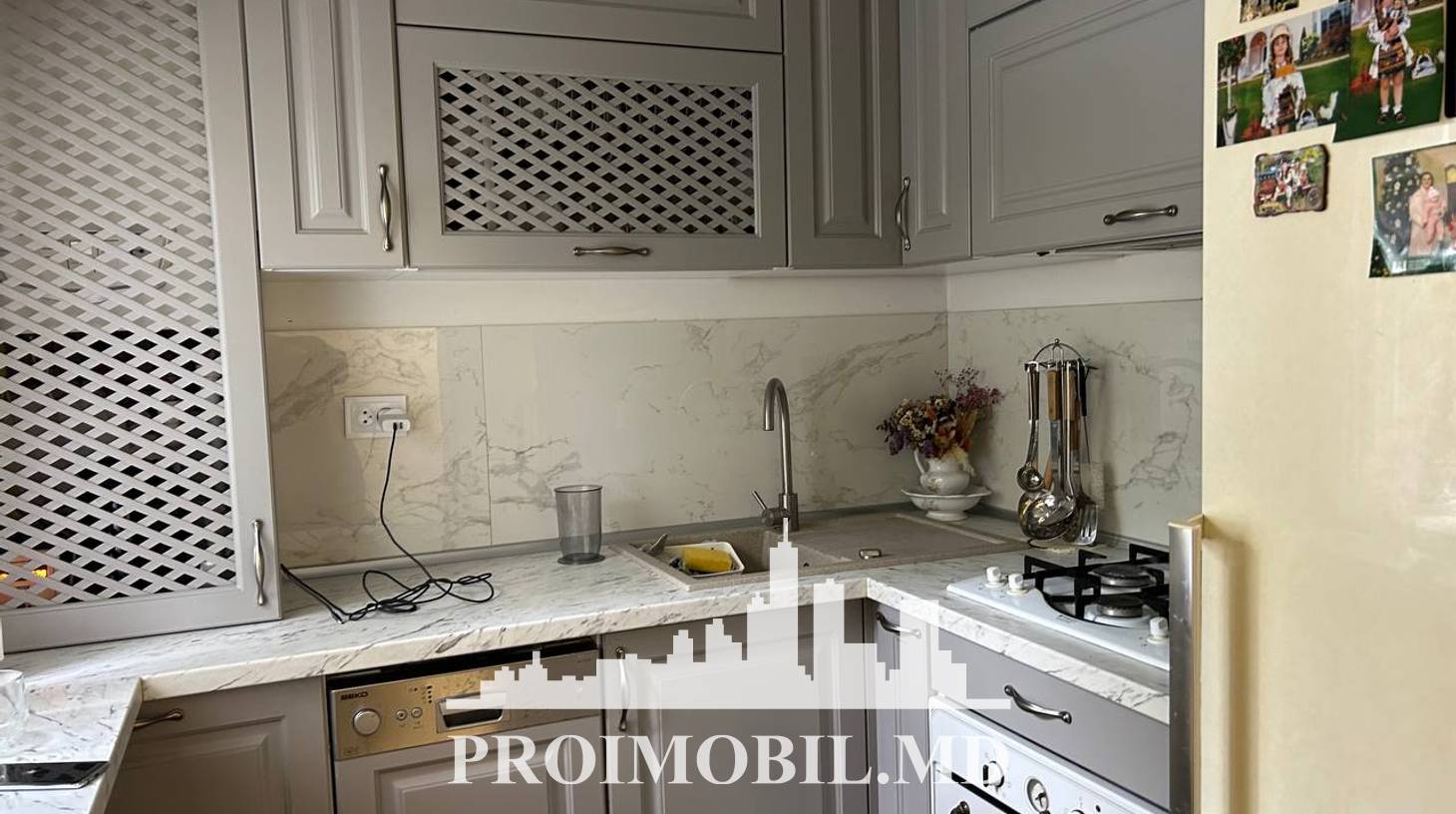 https://images.proimobil.md/J1zToYM0raNaFKaBQkUAV6Aze0LXUrffhPkpAVeGcHk/watermark:0.75:so:0:30:0.39/resize:fill:1460:816:1/gravity:ce/bG9jYWw6Ly8vZXN0YXRlL2xyLzcxNTMxY2YzLWY4MDEtNGJlOC1iMjI2LTliZmQyMzk5ZDI0My5qcGVn