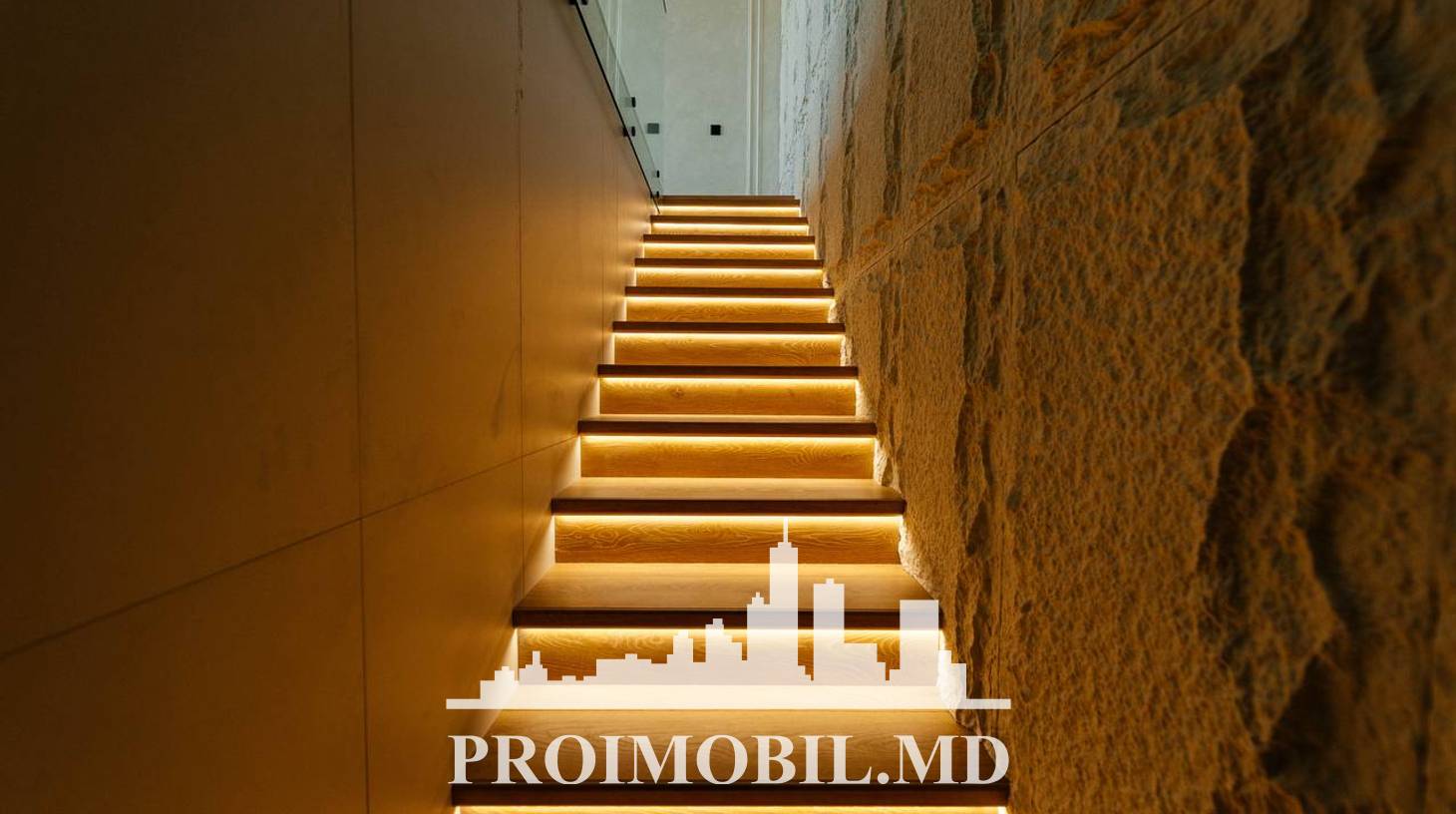 https://images.proimobil.md/J4DteOCs5ctnDg5Ajx1Cs5Ou2_B9wJAT6eRC-i1Xhas/watermark:0.75:so:0:30:0.39/resize:fill:1460:816:1/gravity:ce/bG9jYWw6Ly8vZXN0YXRlL2xyLzZiNDViZmNhLTEwZmQtNDVkOC1iM2VmLTQ2M2YzZmNiNmI1Yi5qcGVn