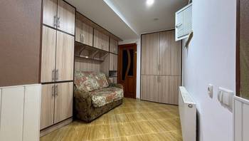 https://images.proimobil.md/J6yEfB0MxtC1k6d-NSx6j96uplSkbtJfYRo6zSHq1n4/resize:fill:350:198:1/gravity:ce/bG9jYWw6Ly8vZXN0YXRlL2xyLzA5OTNjNGI4LWNmMjYtNGExNi05Mjc5LTU3NTI4NzFjNjBlZS5qcGVn