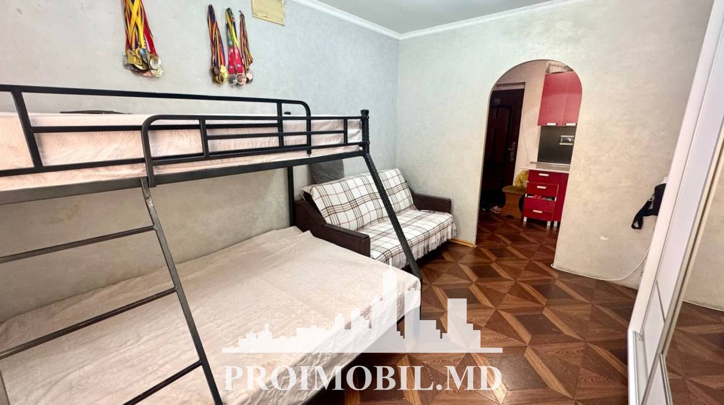 https://images.proimobil.md/J7E6TViZ9PuVCeeCv4Obyo3YQz84_tiBsDZf8J9z8fs/watermark:0.75:so:0:30:0.39/resize:fill:1460:816:1/gravity:ce/bG9jYWw6Ly8vZXN0YXRlL2xyL2UyMmVkYmY1LWY5NmYtNGEwMC1hNzU2LTQyZjNjNWYzZWRiOC5qcGVn