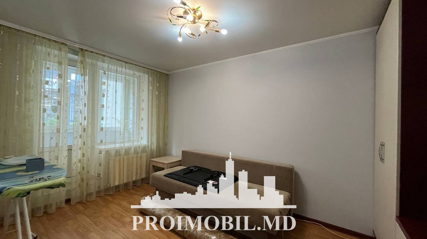 https://images.proimobil.md/JB05lyDhUVWJfRxgonhnjYcvmUZbKy5QsSwq122aaH0/watermark:0.75:so:0:30:0.39/resize:fill:1460:816:1/gravity:ce/bG9jYWw6Ly8vZXN0YXRlL2xyLzQ0M2NkYzQ3LWI3OGItNDNhMC04ZTA5LWNlZjc5YWUzOTdjMi5qcGVn