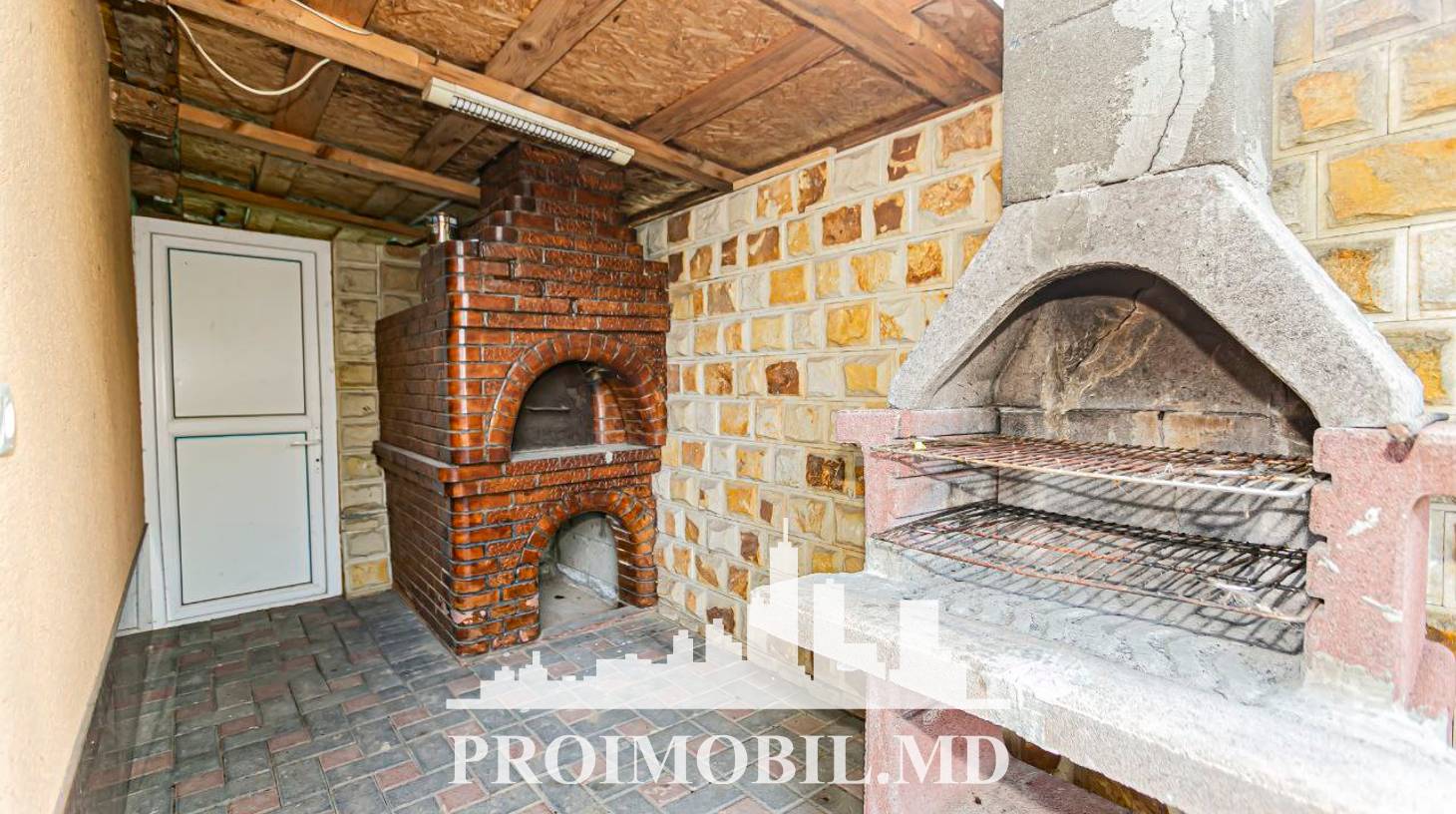 https://images.proimobil.md/JBhoC5zqFwm2gV_PJSqIWk15PyL8G5_fmIzOkaQGpoQ/watermark:0.75:so:0:30:0.39/resize:fill:1460:816:1/gravity:ce/bG9jYWw6Ly8vZXN0YXRlL2xyLzc1NTE4MGQxLWYwODMtNDdlMC1hMjg2LTZjOWYzYjkxMDZmNy5qcGVn