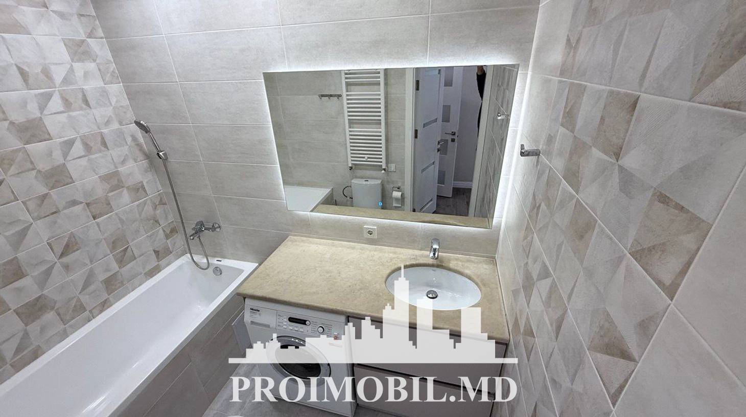 https://images.proimobil.md/JCwC6WmdVHNIEj07G6xdGHxe8zFB_Y8zPxLt_efk3C4/watermark:0.75:so:0:30:0.39/resize:fill:1460:816:1/gravity:ce/bG9jYWw6Ly8vZXN0YXRlL2xyLzdhMjBhOTQ3LWEyYzUtNGQ3Yi04YjEwLWZiZTg2ZmQxZDJmMC5qcGVn