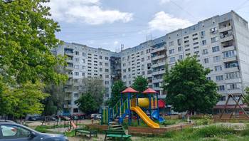 https://images.proimobil.md/JDPrQ4u8ZPyuHYLoE_esX3S1OeTv-EylD3bFcv6O1lE/resize:fill:350:198:1/gravity:ce/bG9jYWw6Ly8vZXN0YXRlL2xyLzVhM2ViZDNlLWIyMjAtNDNmYS1iNjkyLTljZTMwZWZlODZiMy5qcGVn