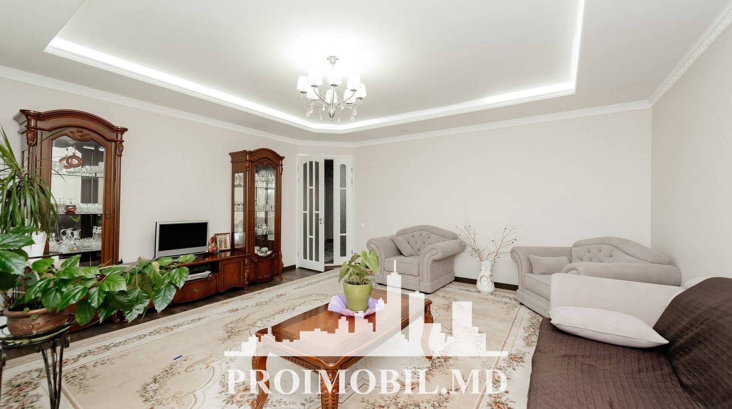 https://images.proimobil.md/JDZQ1evxpBH34x_-ovo3lORIcmnW06VNJlYReqDN9Jo/watermark:0.75:so:0:30:0.39/resize:fill:1460:816:1/gravity:ce/bG9jYWw6Ly8vZXN0YXRlL2xyLzBjODI2MGEyLWQ2YzQtNDgxNy04MGJkLTcyYmU1NjIxNDg5YS5qcGVn
