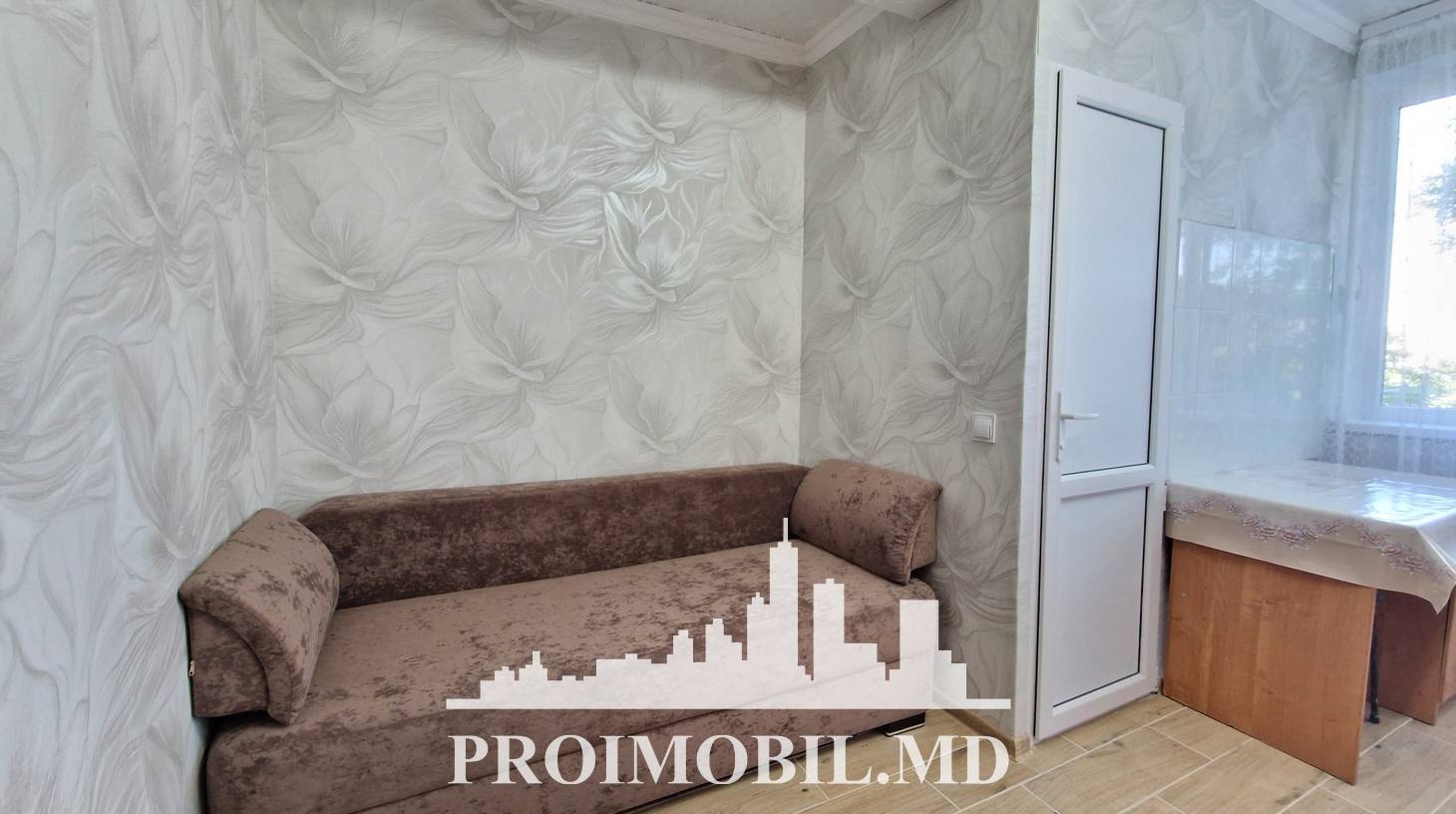 https://images.proimobil.md/JEYV0j0D1mBLtn5yCnOuJAjAewmooO0kkZAIJqVXiPc/watermark:0.75:so:0:30:0.39/resize:fill:1460:816:1/gravity:ce/bG9jYWw6Ly8vZXN0YXRlL2xyLzMzYmI1ZDE4LWY1NGYtNGNmNy04OTI5LTVkODQ0MTlkZDZlMC5qcGVn