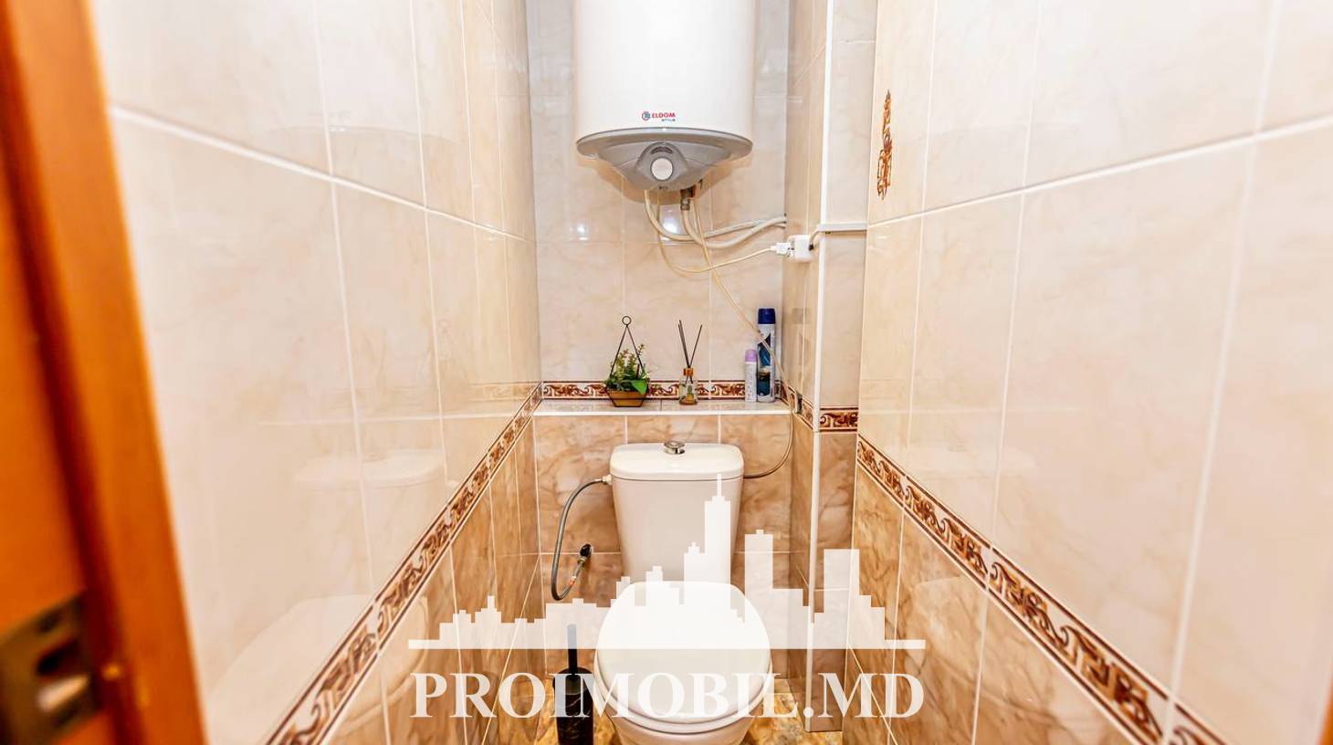 https://images.proimobil.md/JF35TfVYeJlqVodBv3GDiQ2qG7AWBJ16IH2IcVeROjE/watermark:0.75:so:0:30:0.39/resize:fill:1460:816:1/gravity:ce/bG9jYWw6Ly8vZXN0YXRlL2xyLzk5NDIxYWNiLWM1OWQtNDBkZC1iZDkzLTBjOTU2MGExYjkyYi5qcGVn