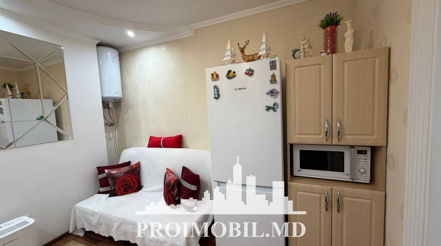 https://images.proimobil.md/JGwLe085yxPEJfVQpFuLv52zSVrrwu1bWZeP802vW_4/watermark:0.75:so:0:30:0.39/resize:fill:1460:816:1/gravity:ce/bG9jYWw6Ly8vZXN0YXRlL2xyL2FlMzQ5YWNiLWNmYzEtNDczOS1hMjkzLTNjZTU0MTIzOGQ4YS5qcGVn