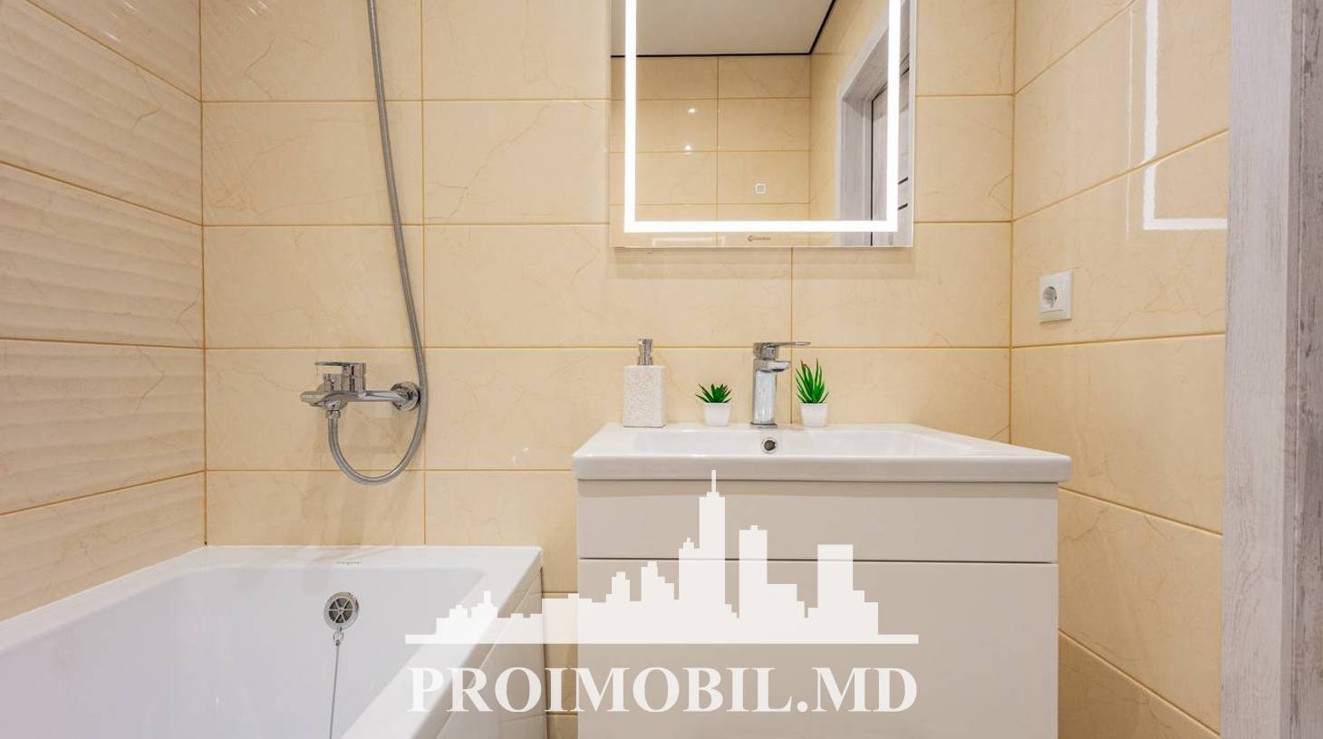 https://images.proimobil.md/JHMH1Nim-V3Y2zdRLAEzmQoG5kzpGY_JP5-hyWmVVGg/watermark:0.75:so:0:30:0.39/resize:fill:1460:816:1/gravity:ce/bG9jYWw6Ly8vZXN0YXRlL2xyL2U5YTYwYzEwLTJjZWQtNDNmYy1hM2VmLWI0MjdhMzYyNGJjZi5qcGVn