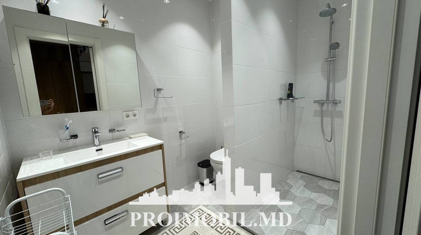 https://images.proimobil.md/JIwINxio77tq2iC3Xun7brMkrGIKqLSWWafhdxDTItk/watermark:0.75:so:0:30:0.39/resize:fill:1460:816:1/gravity:ce/bG9jYWw6Ly8vZXN0YXRlL2xyLzZkN2I5ZTk3LWZiOTMtNGJhMi1hMDc5LWU5OGRkNTZjMTM2ZC5qcGVn