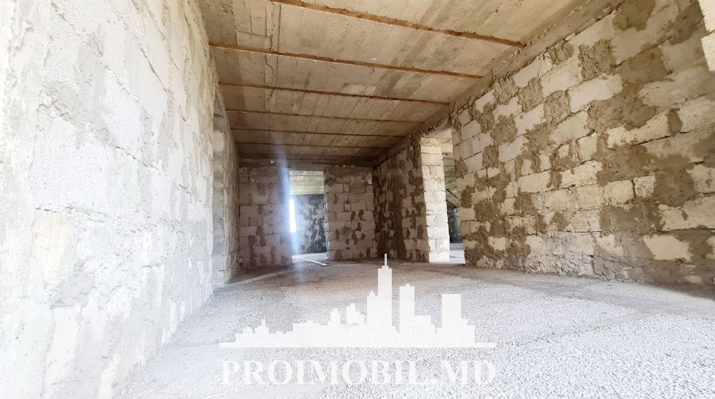 https://images.proimobil.md/JMeVG7qBMVGSzT291Ui1e7L36yEmr1ivCKEtQK2zrcU/watermark:0.75:so:0:30:0.39/resize:fill:1460:816:1/gravity:ce/bG9jYWw6Ly8vZXN0YXRlL2xyLzNmYWE4ZmUzLTk5ZmEtNGY4Yi1iNTQwLTgyNWEwMTVmYmZkOC5qcGVn