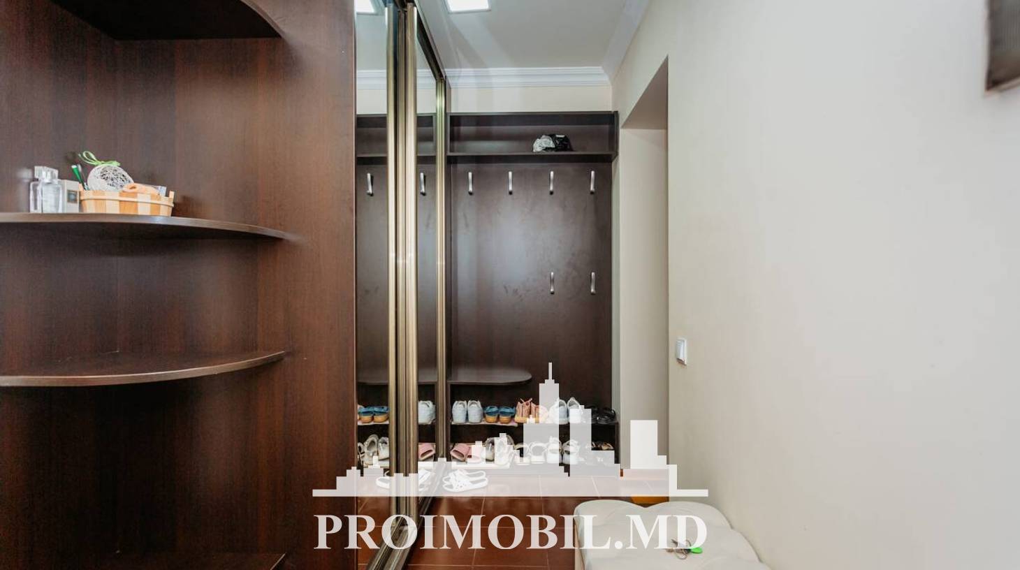 https://images.proimobil.md/JOu8BXBQe2Kk8Bj_ij8Et7FekPGFRJ1ixm5RuTAA6qo/watermark:0.75:so:0:30:0.39/resize:fill:1460:816:1/gravity:ce/bG9jYWw6Ly8vZXN0YXRlL2xyLzc3Zjg5MmEwLWMwMmYtNGJmMi04NjUyLTA3NTRlZTFiMGRlZS5qcGVn