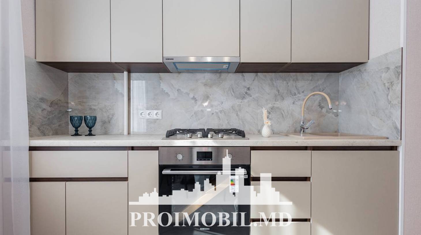 https://images.proimobil.md/JPFx-zZZSVk14WvX-zYp65g4in1xhQWG2BkDR8GX9Oo/watermark:0.75:so:0:30:0.39/resize:fill:1460:816:1/gravity:ce/bG9jYWw6Ly8vZXN0YXRlL2xyLzZhMTMyYmVlLWZhMGUtNDU2MS1iZDUxLWZjZDg2NDE0NDhmYy5qcGVn