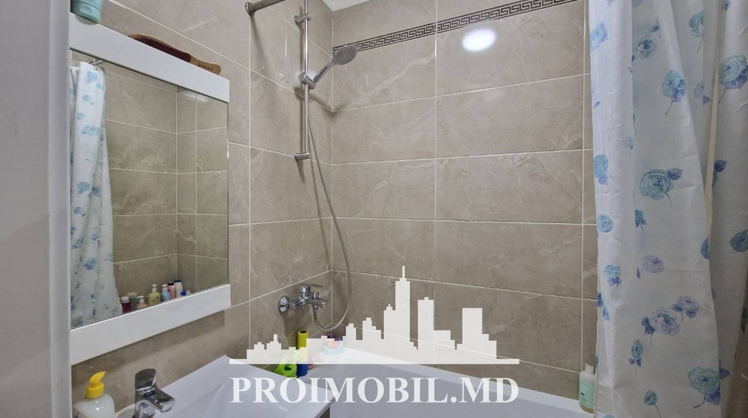 https://images.proimobil.md/JQ8BL_qwLqm2fEpv4hPIWk2RxkPXAgManwuvz5zCTGY/watermark:0.75:so:0:30:0.39/resize:fill:1460:816:1/gravity:ce/bG9jYWw6Ly8vZXN0YXRlL2xyL2MyNDRmOTZiLTkzYTAtNDIzNC1hOWM0LWQ2Y2RjNWMwMWRhNC5qcGVn