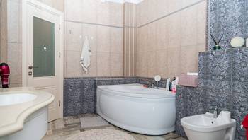 https://images.proimobil.md/JV5cvWvSopONLvNeZJDb_U6v4d9voGhP0k6ARzK6Dxo/resize:fill:350:198:1/gravity:ce/bG9jYWw6Ly8vZXN0YXRlL2xyLzdkZDc3NTMzLWJjOTItNDA2YS1hOGJkLWQzOTY3ZGU2ZjJkYS5qcGVn