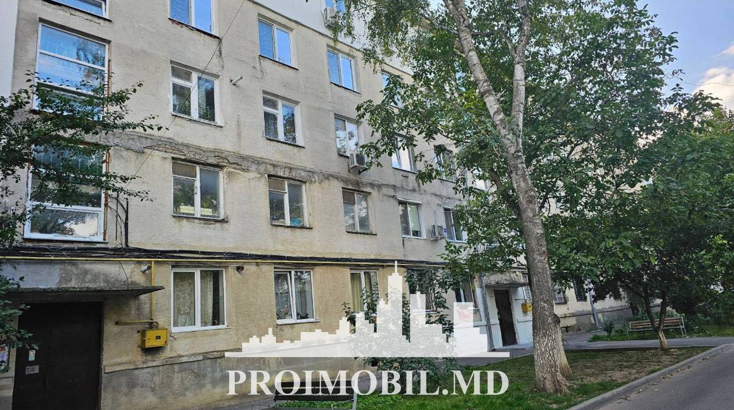 https://images.proimobil.md/JVetnVN5yjVvfY0czifFe5g5v-VhmiJaQUFHGh6iUZc/watermark:0.75:so:0:30:0.39/resize:fill:1460:816:1/gravity:ce/bG9jYWw6Ly8vZXN0YXRlL2xyLzlkNTcyYzkwLWVlYTQtNDk0Zi04YzVjLTA0YThhMjAwODM4OS5qcGVn