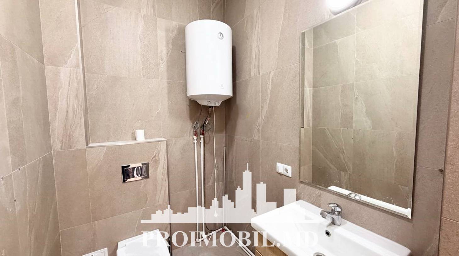 https://images.proimobil.md/JXn3G4JzwSZ2TV7X_eYKzAhjUZK8T98hEXPPZyjK7fA/watermark:0.75:so:0:30:0.39/resize:fill:1460:816:1/gravity:ce/bG9jYWw6Ly8vZXN0YXRlL2xyLzZkNGVhNjk4LWJmOTUtNDlkOC04ZDA1LTE0Y2YxMDM4NzliOC5qcGVn