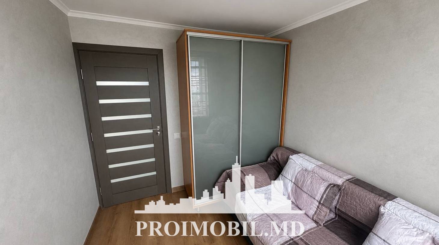https://images.proimobil.md/JYoqHP8-ufd7lTBjRslym-_q4uwCaysUZeHXPpnAv88/watermark:0.75:so:0:30:0.39/resize:fill:1460:816:1/gravity:ce/bG9jYWw6Ly8vZXN0YXRlL2xyLzgzYTEyNjM5LTYyMDEtNGExMi05MWMyLTIwZmFjMmY2ZjUwMS5qcGVn