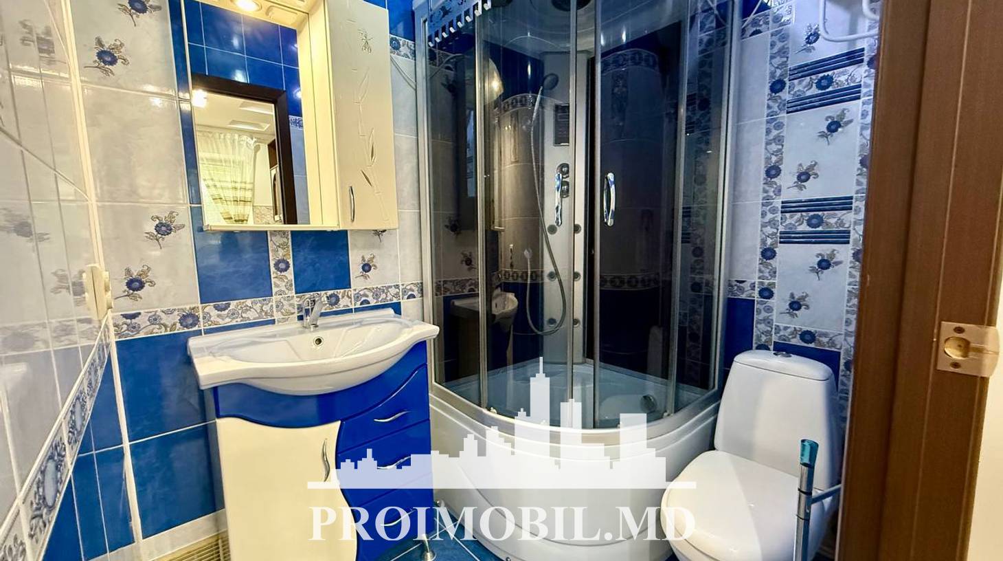 https://images.proimobil.md/Jak16Yq5LT2Zj1zN5jD279dTBJ7eeZs3Ony7PRgKwTQ/watermark:0.75:so:0:30:0.39/resize:fill:1460:816:1/gravity:ce/bG9jYWw6Ly8vZXN0YXRlL2xyL2ZlMjE1OTAyLTdlZTgtNGNlNS05Mzc1LWU1NjJiMGUzYmUxNi5qcGVn