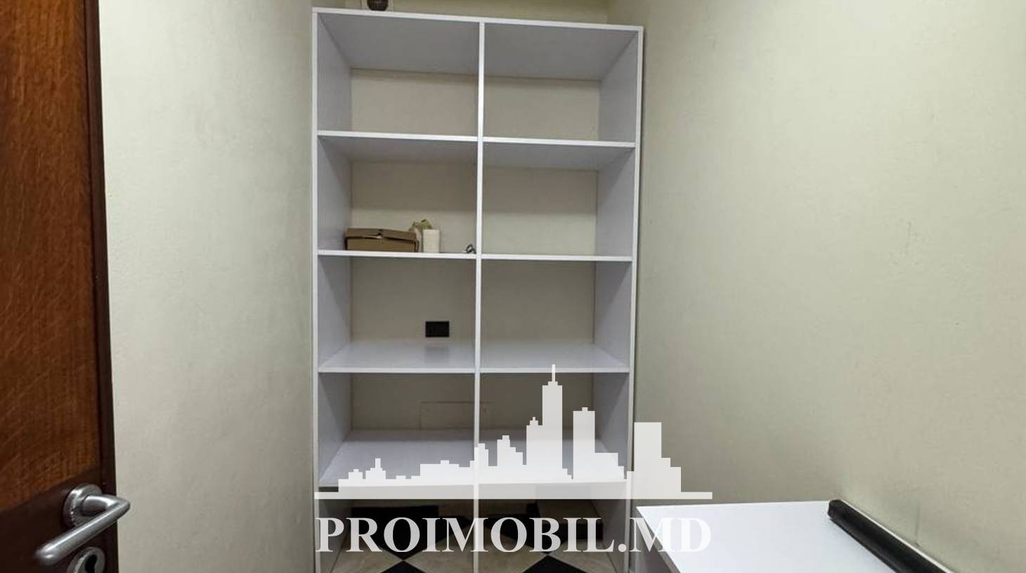 https://images.proimobil.md/Jaq9UFabvtZypHzudctCWQIK_qGY7N2qr0-4iHpnAqA/watermark:0.75:so:0:30:0.39/resize:fill:1460:816:1/gravity:ce/bG9jYWw6Ly8vZXN0YXRlL2xyL2E2NDJmMjM4LWJiOTAtNDRhNi04MWI3LTA2Yzc3ZDZhMjg0ZC5qcGVn