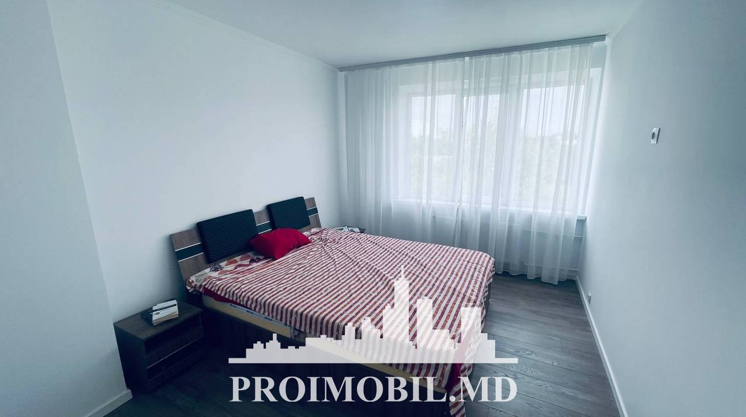 https://images.proimobil.md/Jb14Rl8aUYNaKjRb8g6OkpiMOd2y5_m174qt3X2UvPk/watermark:0.75:so:0:30:0.39/resize:fill:1460:816:1/gravity:ce/bG9jYWw6Ly8vZXN0YXRlL2xyL2E3N2MyOGVhLTM4OTItNGI2MS1iYTVlLTc0NDY2ZTU1ODllNy5qcGVn