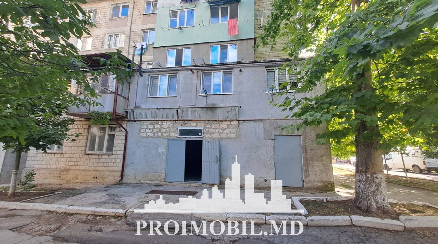 https://images.proimobil.md/Jd4hXDO3SN7zjwDmD5dLligWJLpqij-V0ttsZdBfU28/watermark:0.75:so:0:30:0.39/resize:fill:1460:816:1/gravity:ce/bG9jYWw6Ly8vZXN0YXRlL2xyLzNkZjMyNzQwLWQwNmEtNGM1NS05NDE5LWMwNDc0ZTdiYTI5NS5qcGVn