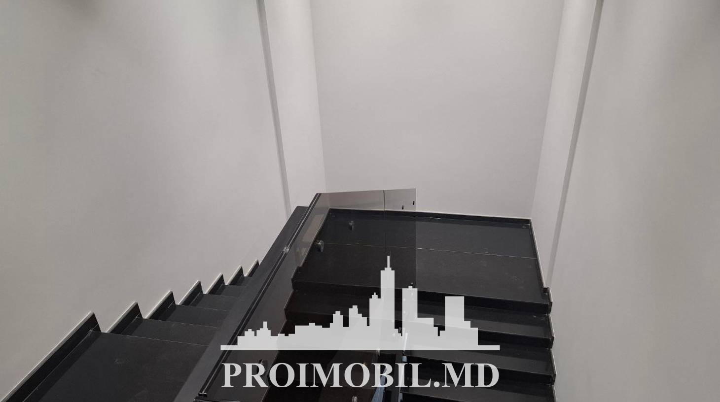 https://images.proimobil.md/Ji-dGEWaRTg784yu15rXkBqCStVjRUxqnipspiVDTAM/watermark:0.75:so:0:30:0.39/resize:fill:1460:816:1/gravity:ce/bG9jYWw6Ly8vZXN0YXRlL2xyLzk3NGZiOTM0LWU5N2EtNGIxMS05YzYxLWY0ZWY3NTc0MDI0Yy5qcGVn