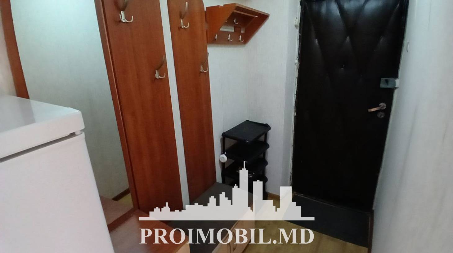 https://images.proimobil.md/JjpDqt3R7U5bqNCkTPNG6FJe29gqWB7XYTIeEc6BhIs/watermark:0.75:so:0:30:0.39/resize:fill:1460:816:1/gravity:ce/bG9jYWw6Ly8vZXN0YXRlL2xyLzQ5Y2QyMWE3LTI0MDYtNDEwMC05ZWRhLWYzNThlNTc5OWNiZC5qcGVn