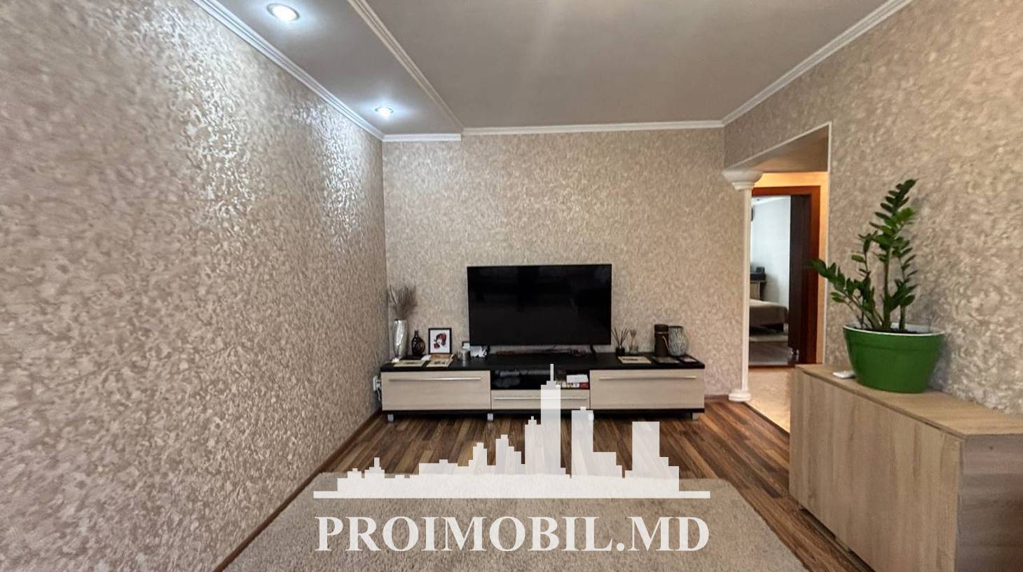 https://images.proimobil.md/Jk2WJMrMgE8Jkp7iJoEShOQz6L0BR4v2fPoZsSkk2cM/watermark:0.75:so:0:30:0.39/resize:fill:1460:816:1/gravity:ce/bG9jYWw6Ly8vZXN0YXRlL2xyLzgwNTU2OGY0LTUxNjQtNDU3OC1iZDNkLWQzMmNhMmU1NDMwMi5qcGVn