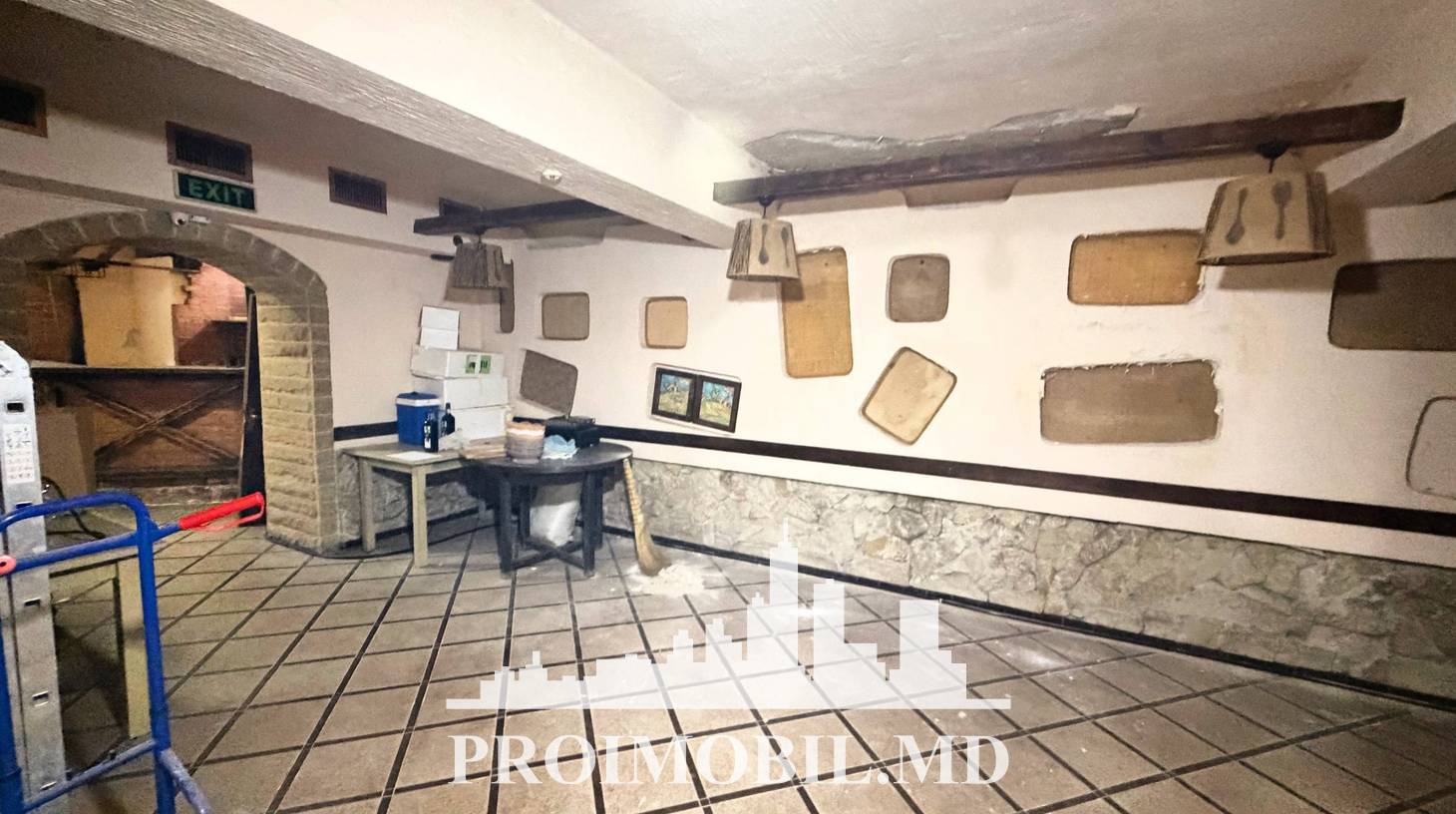 https://images.proimobil.md/JkZBaggO5wEGGTkPYL9z_ESNhVoD5-zSPbdMew7ERO0/watermark:0.75:so:0:30:0.39/resize:fill:1460:816:1/gravity:ce/bG9jYWw6Ly8vZXN0YXRlL2xyLzdmMzU0NzRmLTVmMTEtNDFkYi05YmI3LWU2MTE4NWUxMTY4MS5qcGVn
