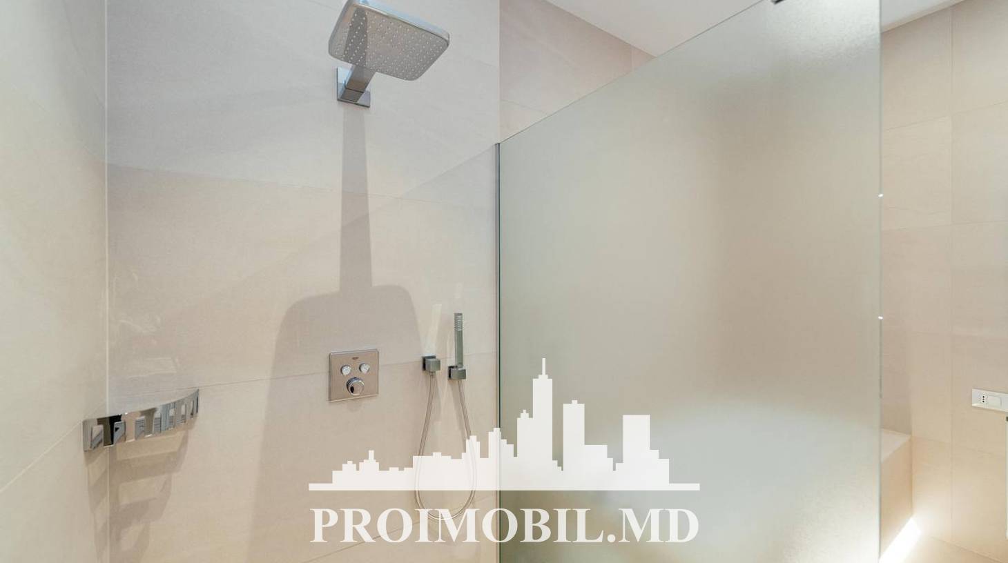 https://images.proimobil.md/JkpIaK9xv2xaHrA1bN6NeEY5feTU4OhEDJ0jHvP-E94/watermark:0.75:so:0:30:0.39/resize:fill:1460:816:1/gravity:ce/bG9jYWw6Ly8vZXN0YXRlL2xyL2FiZDI2NmE3LWFhMTctNDhmMy05MTUzLWE1ZDE2MjQwOGViMS5qcGVn