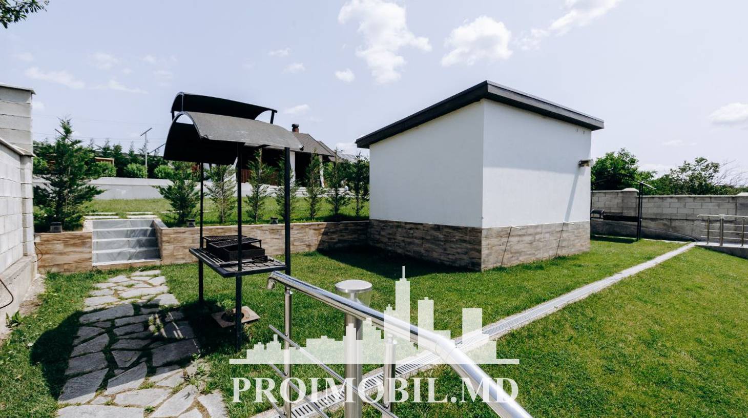 https://images.proimobil.md/Jl9to10AXA6HaQVHSr7xbYlPZi_P6ZIOGyc42LhV5PM/watermark:0.75:so:0:30:0.39/resize:fill:1460:816:1/gravity:ce/bG9jYWw6Ly8vZXN0YXRlL2xyLzZhODMyZWIxLTZiMDAtNGZjNC1hZWNkLWQ3ZTA0NjU0NGMzMi5qcGVn