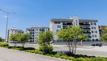 https://images.proimobil.md/JmIKPZL8vz4Vf1DA_QzjNI75VMYDeyqUio0lq7R3C0g/resize:fill:350:198:1/gravity:ce/bG9jYWw6Ly8vZXN0YXRlL2xyL2QwYWIzZjA5LWRkMDktNGZjZC05MTA5LTAyNzQ5ZDYzYTA1NS5qcGVn