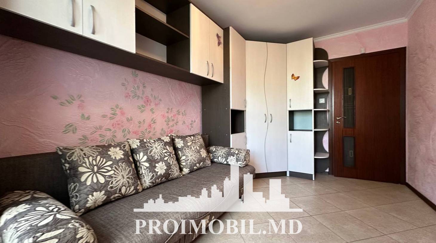 https://images.proimobil.md/Jod31E04oo7ya3VdA64FcLJ-JVFK0VZq40FZR45RkSQ/watermark:0.75:so:0:30:0.39/resize:fill:1460:816:1/gravity:ce/bG9jYWw6Ly8vZXN0YXRlL2xyL2EwOGFiZDcwLTEwYTAtNDllZS1hMGQ4LWNlYTJmODllOWRhOS5qcGVn