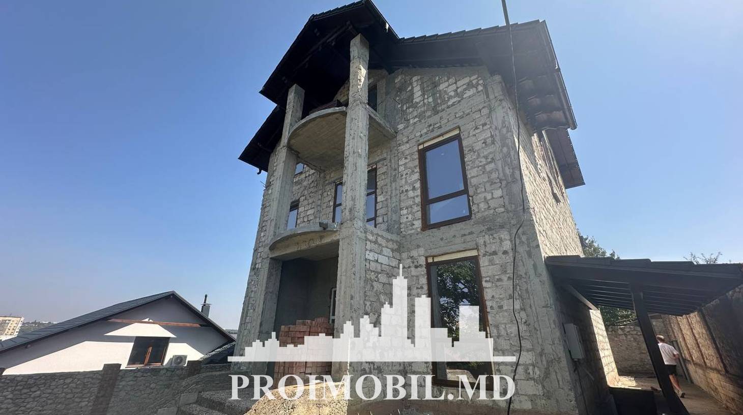 https://images.proimobil.md/JoddbIeTqIv7Rji8qzbsPw3uu-vG85p2sVhEEAg7Vr8/watermark:0.75:so:0:30:0.39/resize:fill:1460:816:1/gravity:ce/bG9jYWw6Ly8vZXN0YXRlL2xyLzYxNmQyNTJiLWZmYTMtNGJjZi05MmNiLTA2YTlmNDljNTY1My5qcGVn