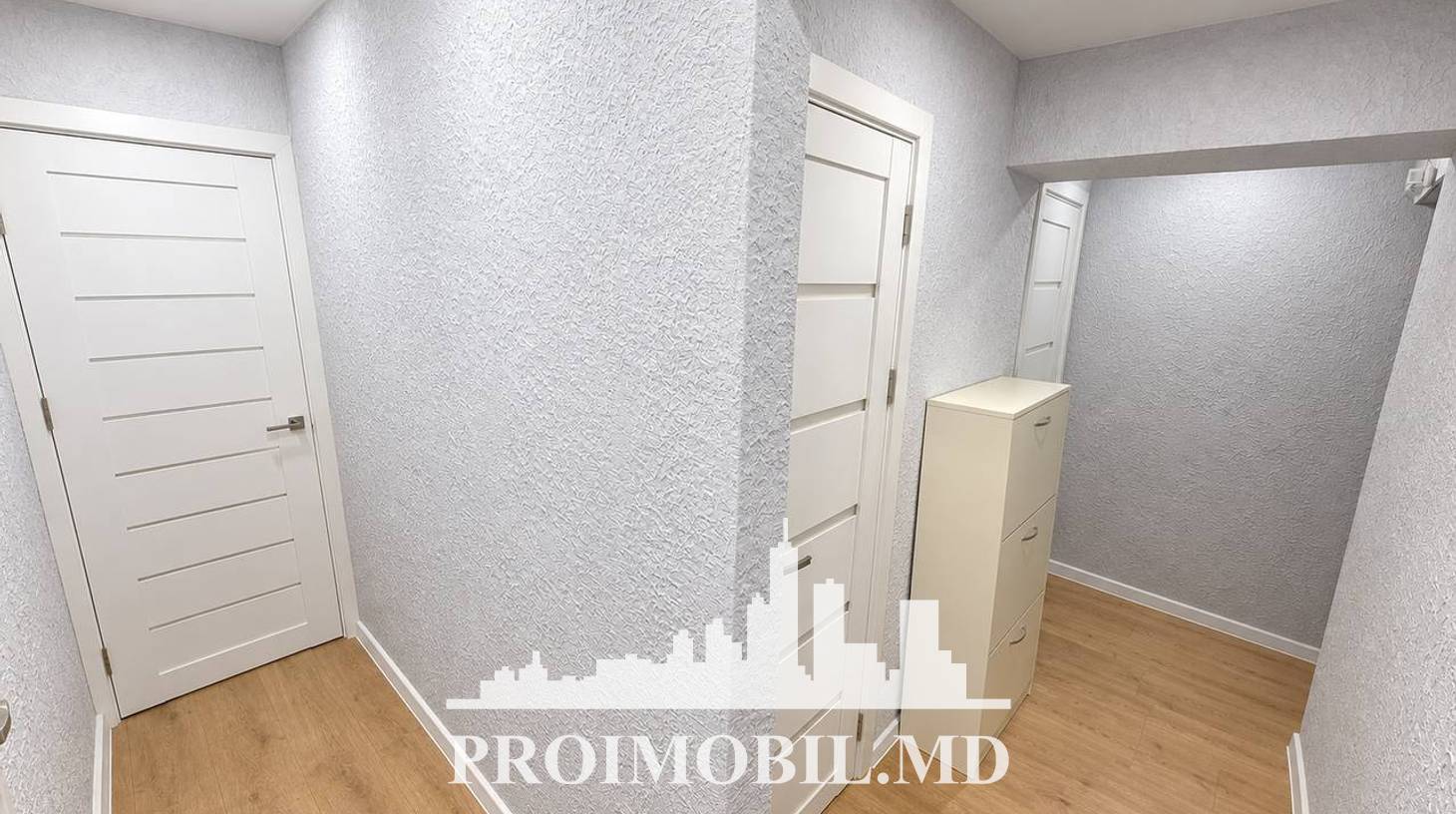 https://images.proimobil.md/Js_D52U-_l0b56_QoU96ZCKNU3zfWpjfKVKnPi27Xak/watermark:0.75:so:0:30:0.39/resize:fill:1460:816:1/gravity:ce/bG9jYWw6Ly8vZXN0YXRlL2xyL2RlNmIwYmIzLWNkZDItNDM0Mi04MzA1LTI2NjhlMTNlNTkwMS5qcGVn