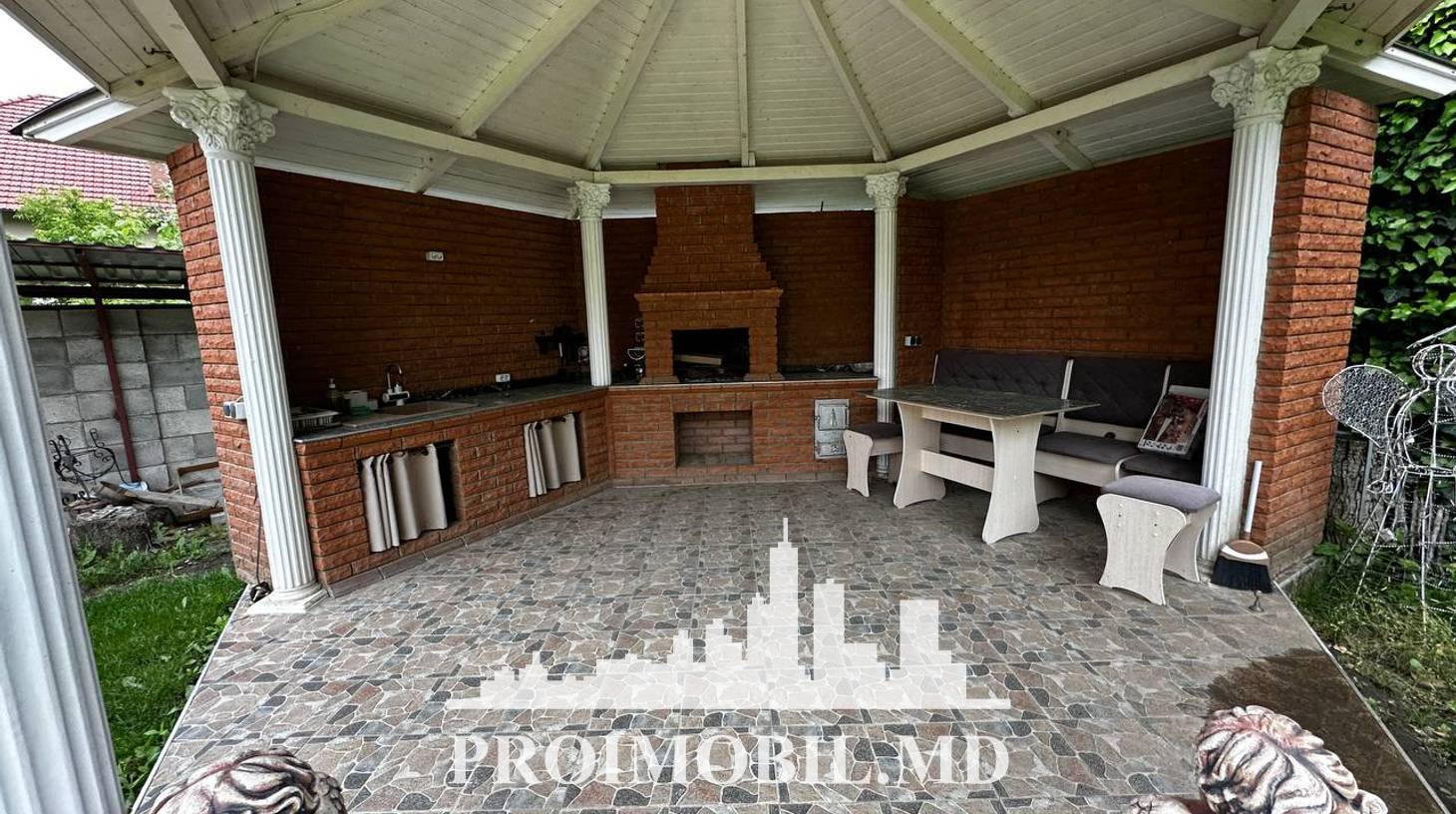 https://images.proimobil.md/JsxQw5hIsDIPQkDg1DpCGg9nn0IgAXjuBXuELxcz558/watermark:0.75:so:0:30:0.39/resize:fill:1460:816:1/gravity:ce/bG9jYWw6Ly8vZXN0YXRlL2xyL2Y1OGJkN2ZjLWU1ZWEtNDU4NS1hOTZiLWY2YWY4MjIxOTU1MS5qcGVn