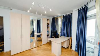 https://images.proimobil.md/K1pAw9EuS3cnu7jyMSKWdwa3xfJUIh1dYdEsYHerTlE/resize:fill:350:198:1/gravity:ce/bG9jYWw6Ly8vZXN0YXRlL2xyL2JjMTgzMGQzLWJlN2EtNGViZi1hOWViLWJjZmE1YTliMmQzOC5qcGVn