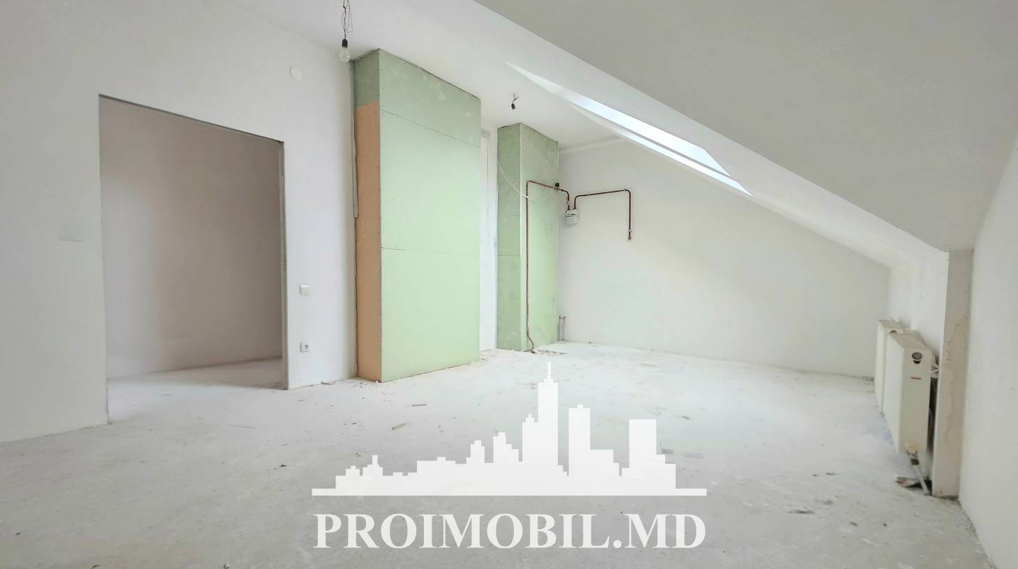 https://images.proimobil.md/K2eyYturFHuh29CmV89hQs4L2I5X_yuIn6ryH8SwYU4/watermark:0.75:so:0:30:0.39/resize:fill:1460:816:1/gravity:ce/bG9jYWw6Ly8vZXN0YXRlL2xyLzdlMGZjYjhiLTA3MmMtNDExZS1hODdmLWM4YTBlNmMxZWE4Zi5qcGVn
